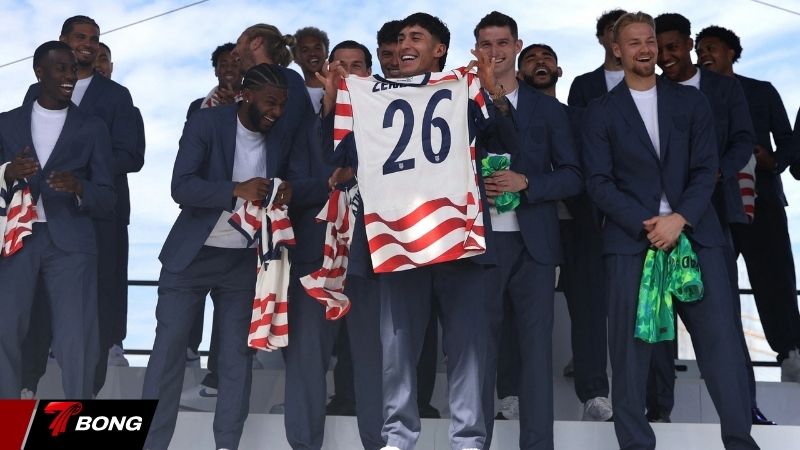 Video ăn mừng và email lạnh lùng Cách Pochettino chia đôi đội tuyển